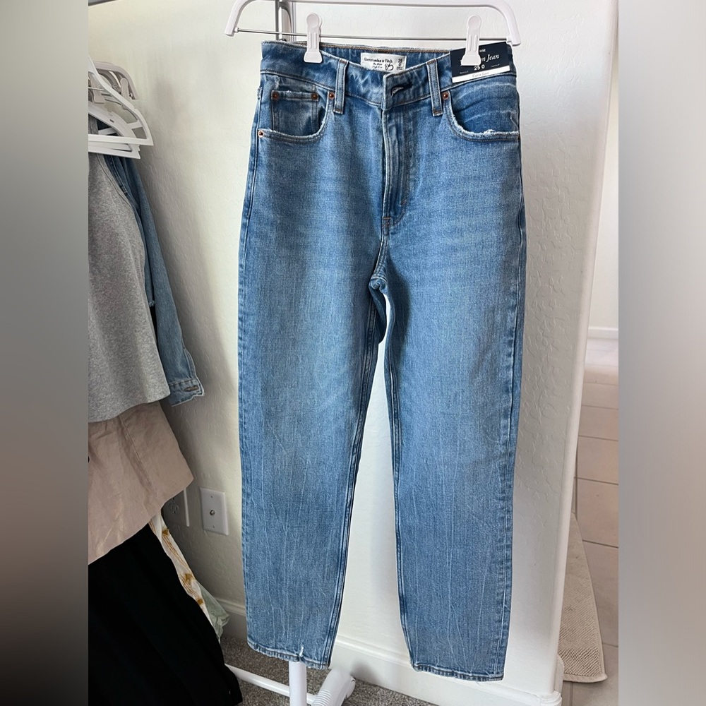 A&F curve love ultra high rise ankle straight Jean